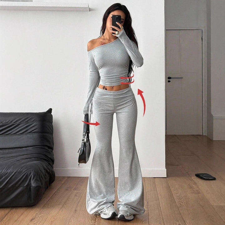 Damer elegant enaxladad loungeoutfit i flare-design Mirla-Eva Jonsson