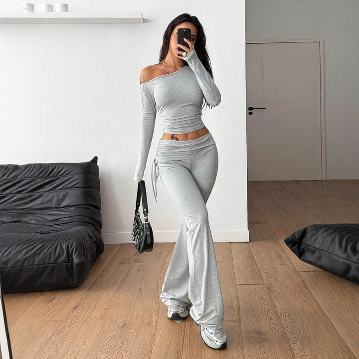 Damer elegant enaxladad loungeoutfit i flare-design Mirla-Eva Jonsson