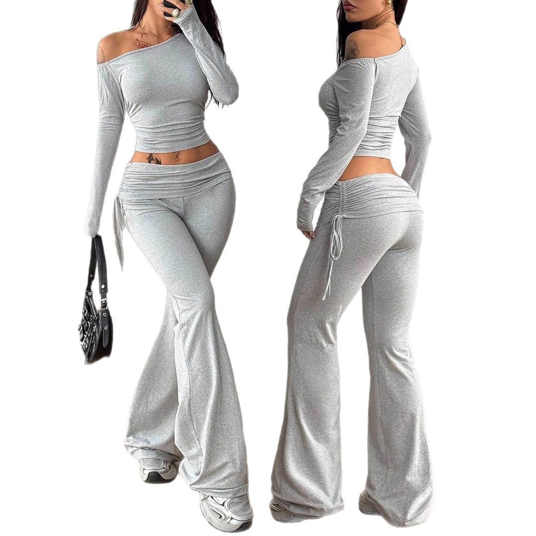 Damer elegant enaxladad loungeoutfit i flare-design Mirla-Eva Jonsson