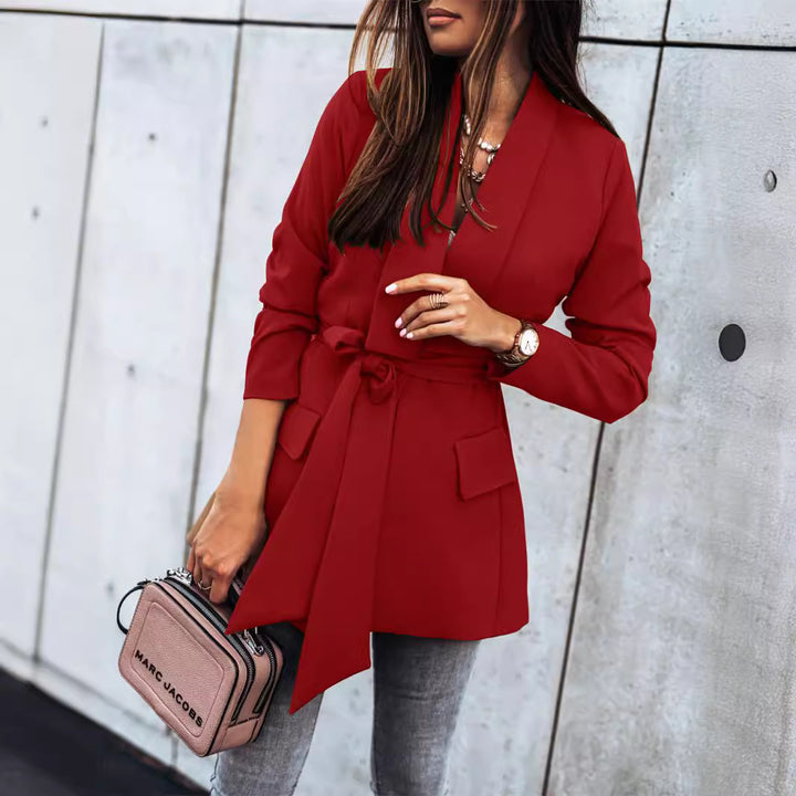 Damer elegant figurformad blazer med bälte och fickor Mirla-Eva Jonsson