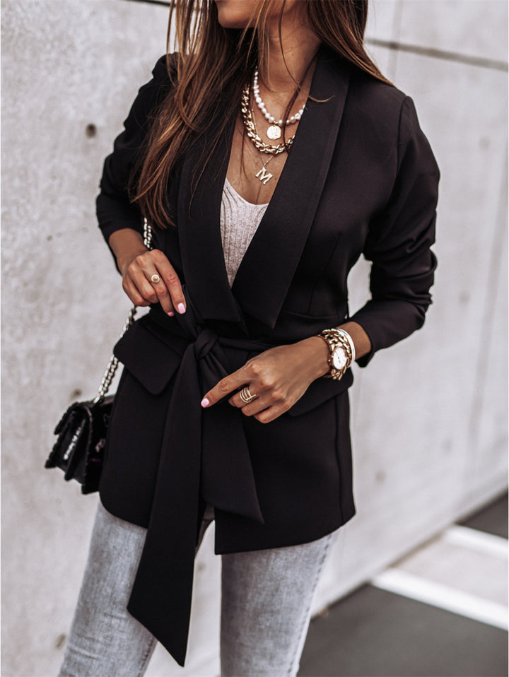 Damer elegant figurformad blazer med bälte och fickor Mirla-Eva Jonsson