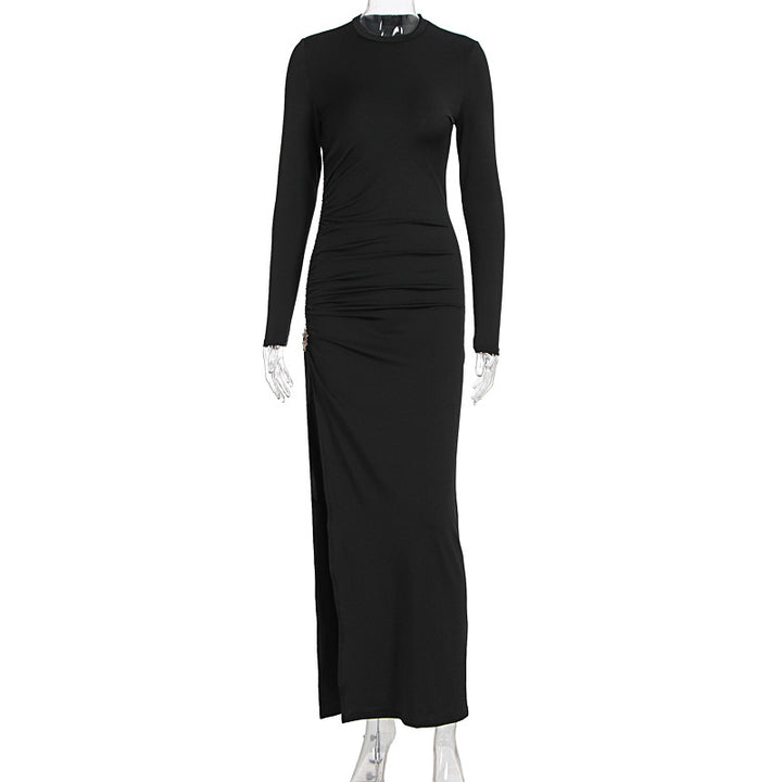 Damer elegant, figurnära klänning med rynkor och hög slits Mirla-Eva Jonsson