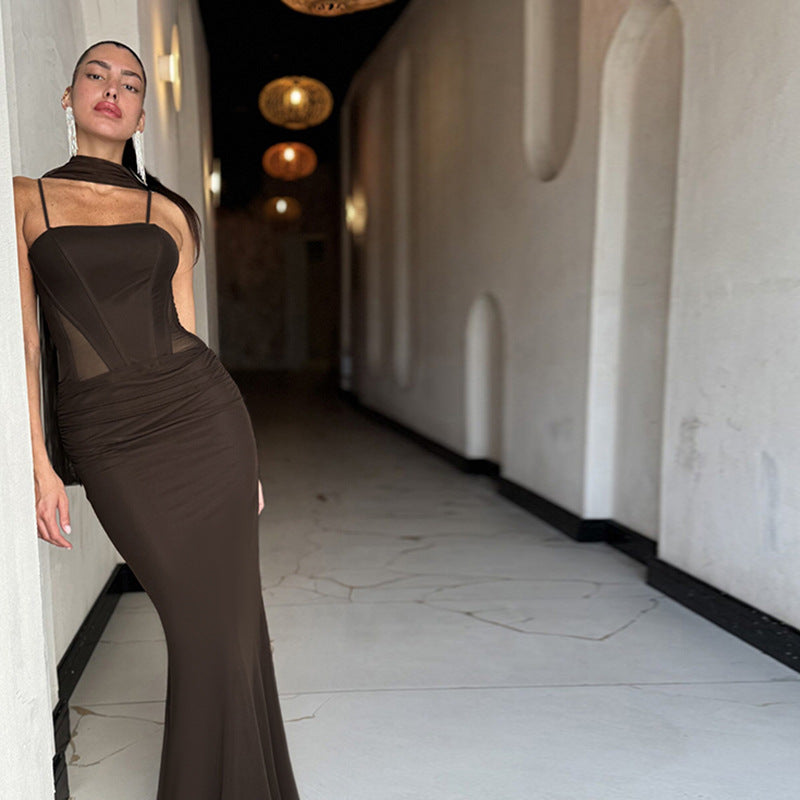 Damer elegant figurpassande maxiklänning med transparenta insatser och stiligt ståkrage Mirla-Eva Jonsson