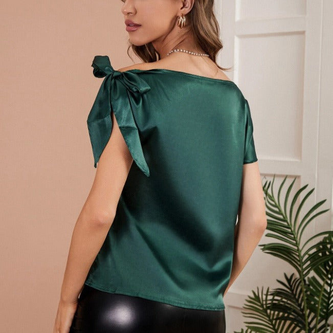 Damer elegant formad topp med off-shoulder design och dekorativa knutar Mirla-Eva Jonsson