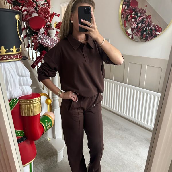 Damer elegant fritidsdräkt med hög krage och vida byxor-Eva Jonsson