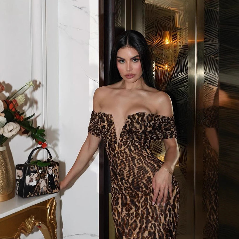 Damer elegant golvlång Bodycon-klänning med djup V-ringning och rynkor Mirla-Eva Jonsson