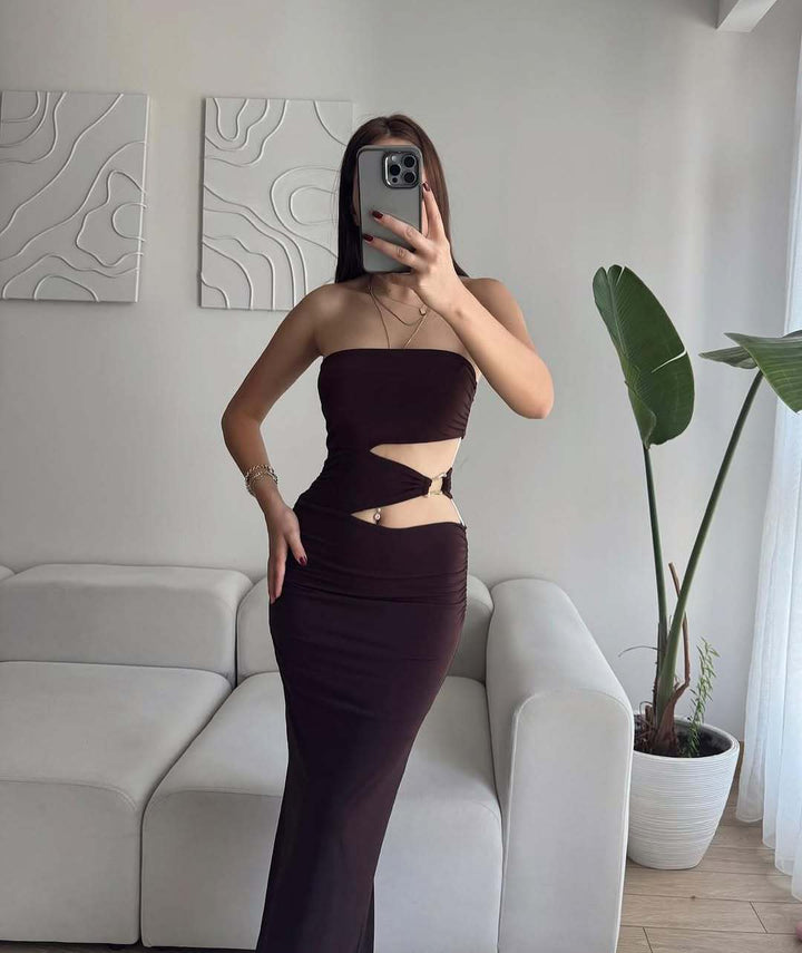 Damer elegant golvlång klänning med rynkat design och justerbart bälte Mirla-Eva Jonsson