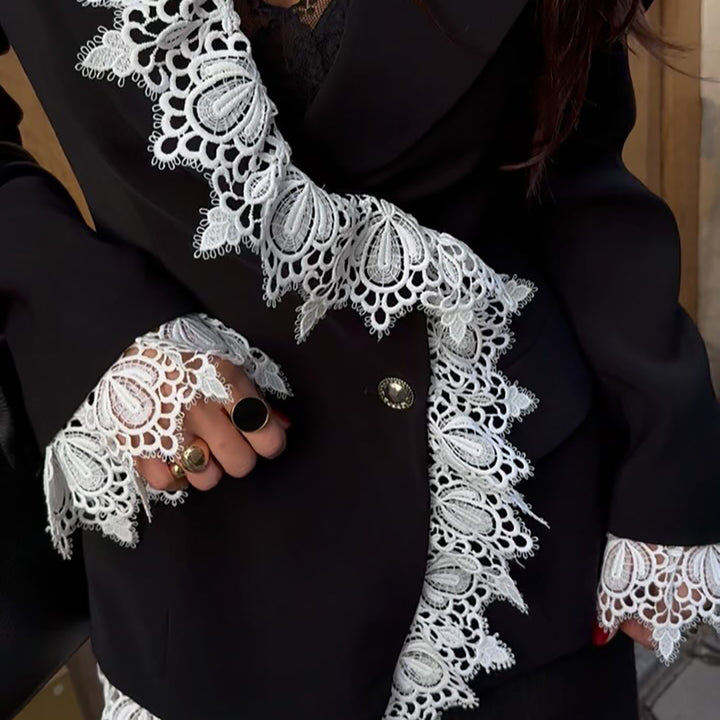 Damer elegant hängslen jacka med spetsdetaljer Mirla-Eva Jonsson