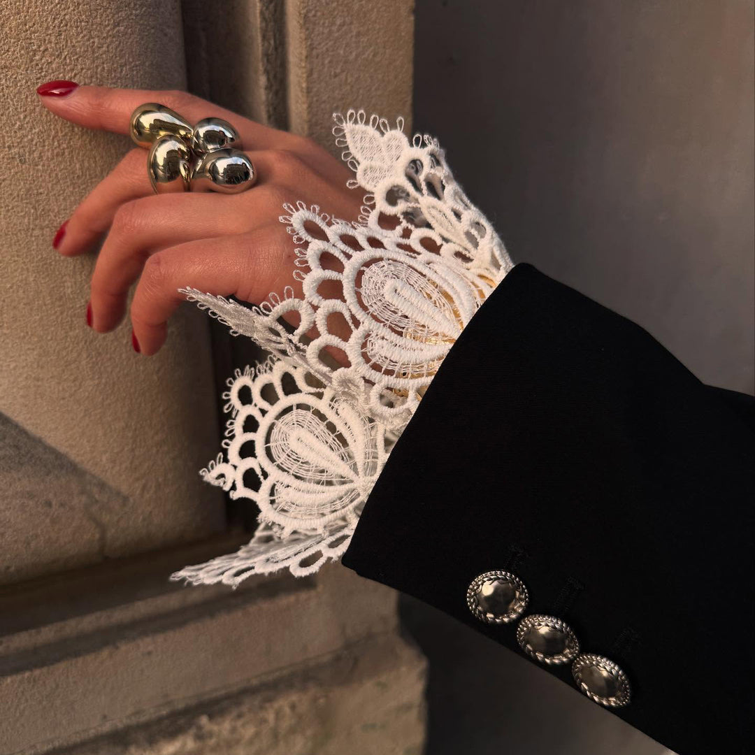 Damer elegant hängslen jacka med spetsdetaljer Mirla-Eva Jonsson