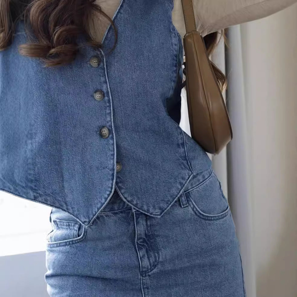 Damer elegant jeansväst med knapprad och V-hals Mirla-Eva Jonsson