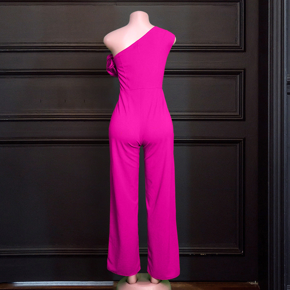 Damer elegant jumpsuit med asymmetrisk skärning och voluminösa ruffledetaljer Mirla-Eva Jonsson