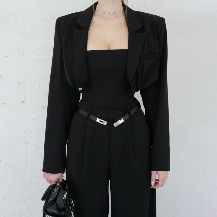 Damer elegant jumpsuit med innovativ skärning och figurnära silhuett Mirla-Eva Jonsson