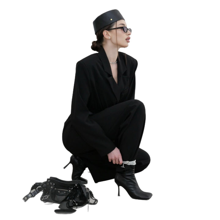 Damer elegant jumpsuit med innovativ skärning och figurnära silhuett Mirla-Eva Jonsson