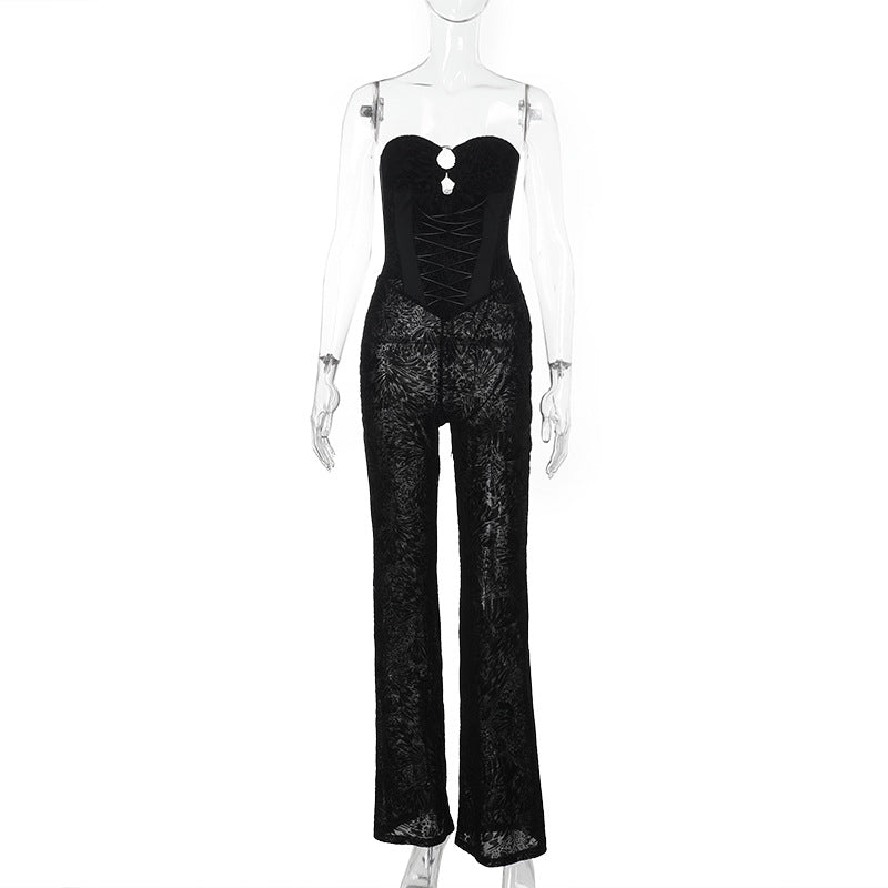 Damer elegant jumpsuit med strukturerad spets och förförisk urringning Mirla-Eva Jonsson