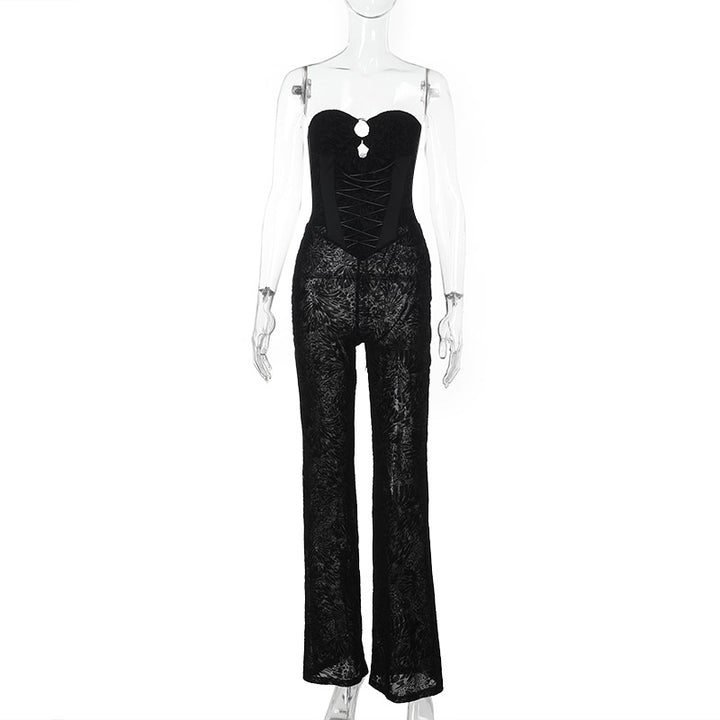 Damer elegant jumpsuit med strukturerad spets och förförisk urringning Mirla-Eva Jonsson