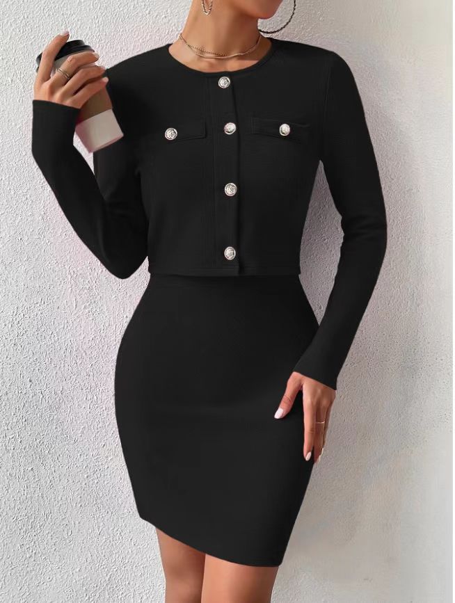 Damer elegant jumpsuit-set med figursydd jacka och skimrande knappar Mirla-Eva Jonsson