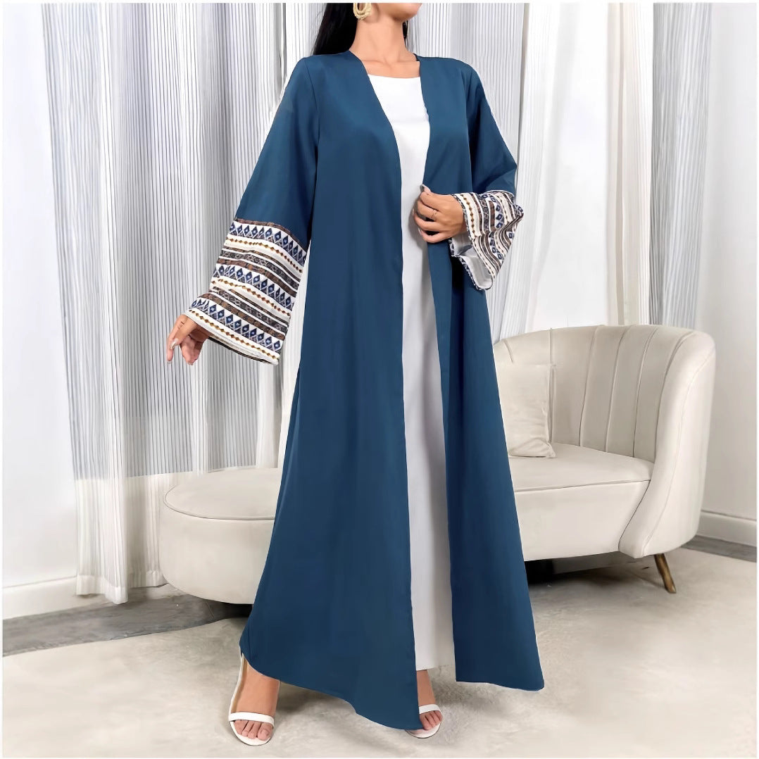Damer elegant kaftan med konstfulla broderidetaljer och vida ärmar Mirla-Eva Jonsson