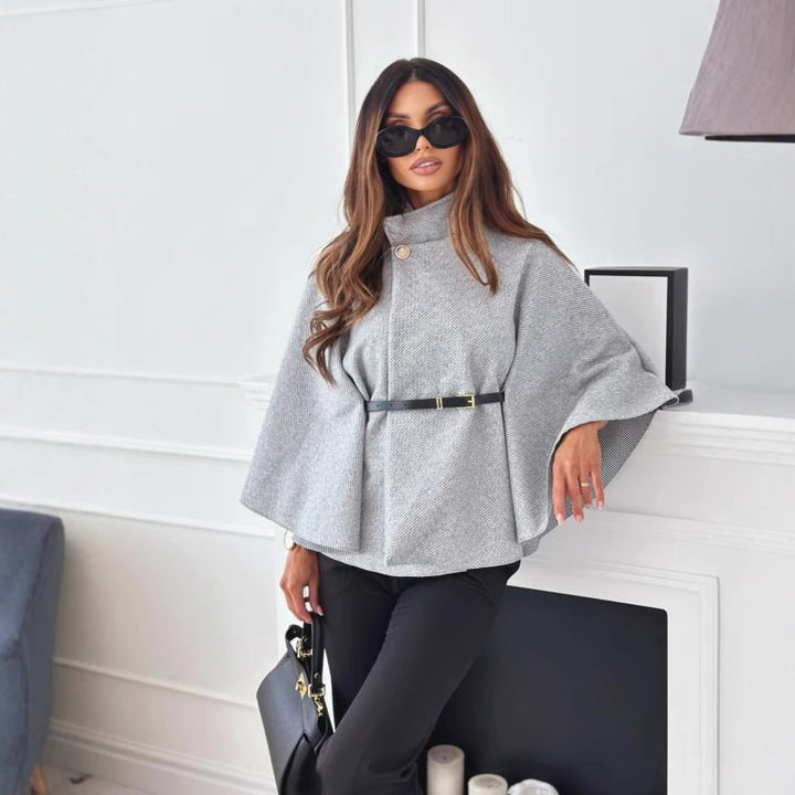 Damer elegant kappa-blus med veckat design och figursydd bälte Mirla-Eva Jonsson