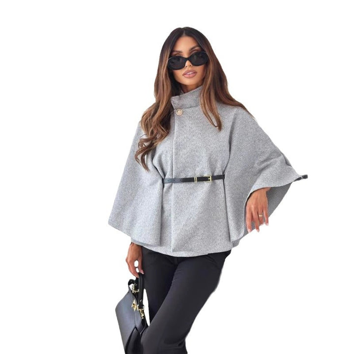 Damer elegant kappa-blus med veckat design och figursydd bälte Mirla-Eva Jonsson