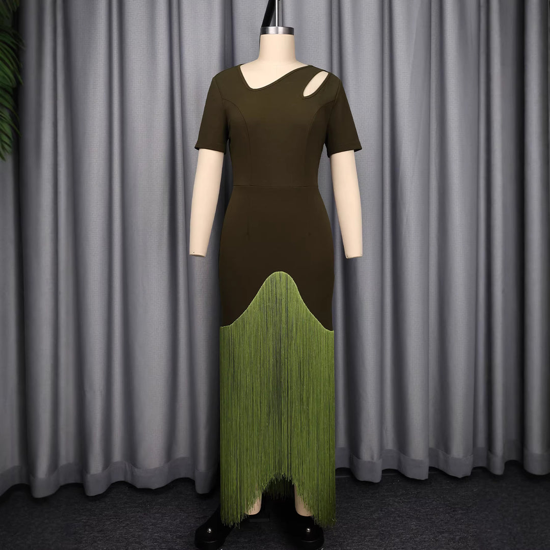 Damer elegant klänning med asymmetrisk nederkant och modernt cut-out Mirla-Eva Jonsson