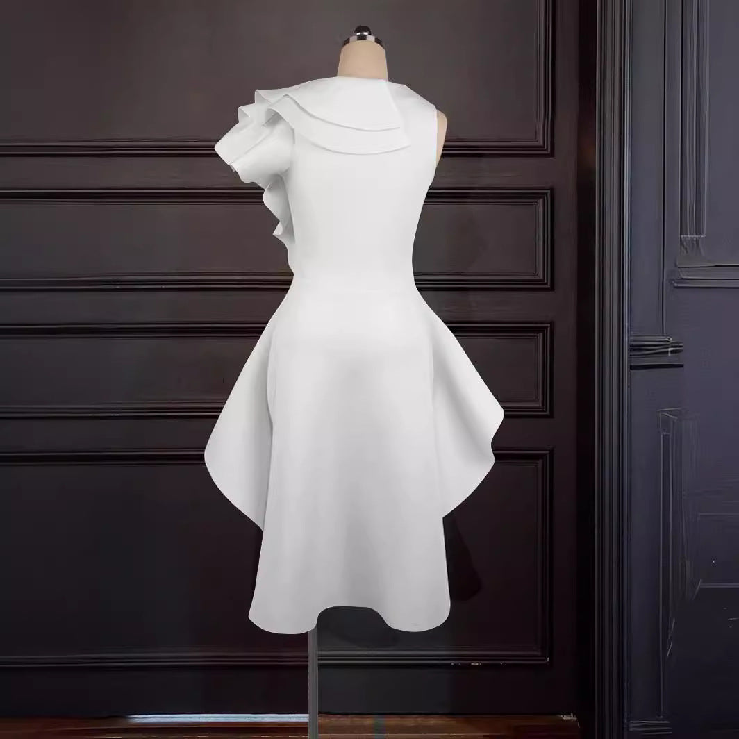 Damer elegant klänning med asymmetriska volanger Mirla-Eva Jonsson