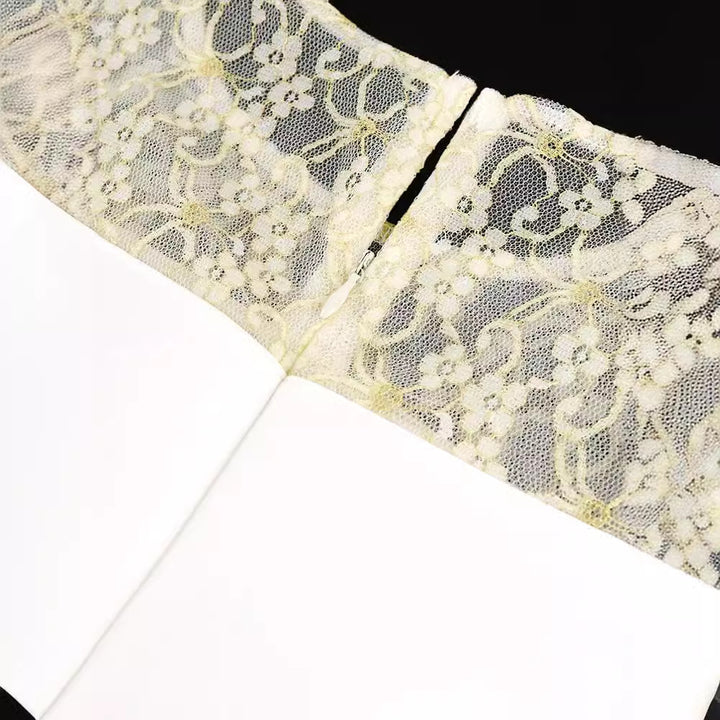 Damer elegant klänning med raffinerad peplum-design och spetsaccenter Mirla-Eva Jonsson
