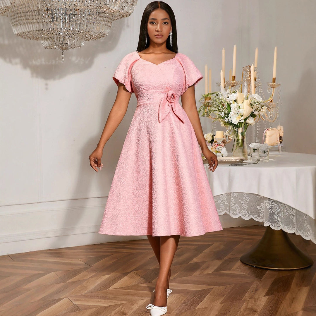 Damer elegant klänning med skört, blomapplikation och puffärmar Mirla-Eva Jonsson