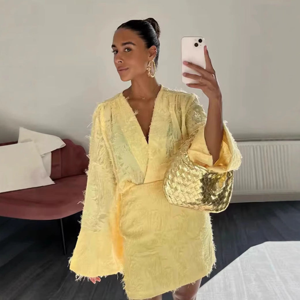 Damer elegant klänning med voluminösa ärmar och lekfulla detaljer Mirla-Eva Jonsson