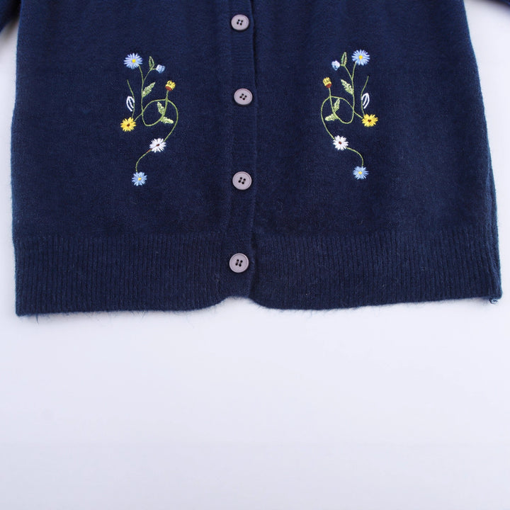 Damer elegant kofta med blommiga broderier Mirla-Eva Jonsson