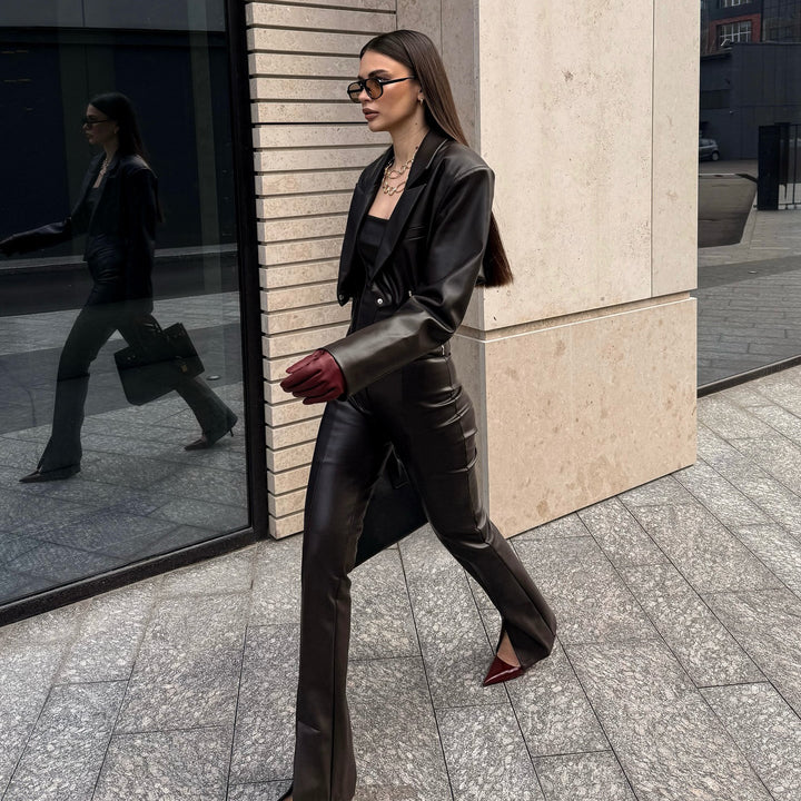Damer elegant konstläderdräkt Mirla-Eva Jonsson