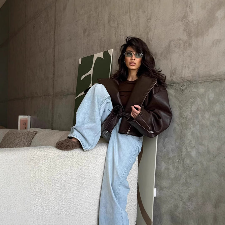 Damer elegant konstläderjacka med bälte och oversized ärmar Mirla-Eva Jonsson
