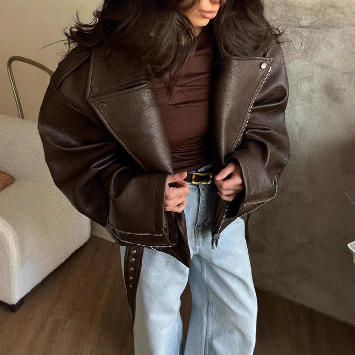 Damer elegant konstläderjacka med bälte och oversized ärmar Mirla-Eva Jonsson