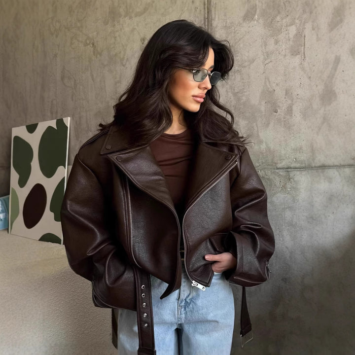 Damer elegant konstläderjacka med bälte och oversized ärmar Mirla-Eva Jonsson