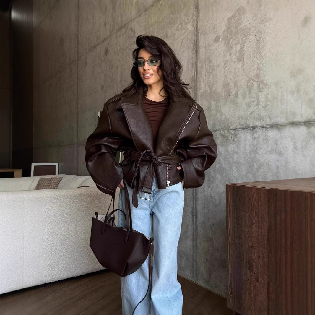 Damer elegant konstläderjacka med bälte och oversized ärmar Mirla-Eva Jonsson