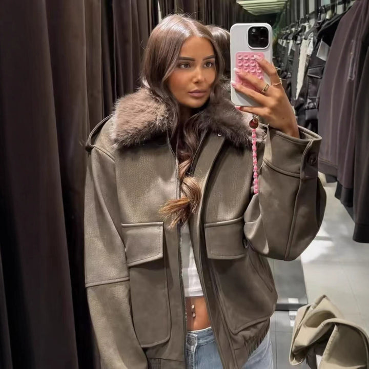 Damer elegant konstläderjacka med lyxig konstpälskrage och praktiska fickor Mirla-Eva Jonsson