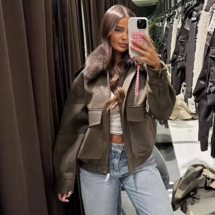 Damer elegant konstläderjacka med lyxig konstpälskrage och praktiska fickor Mirla-Eva Jonsson