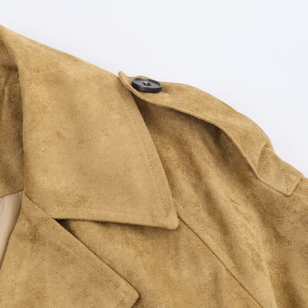 Damer elegant kort jacka i bikerstil av mjukt konstläder Mirla-Eva Jonsson