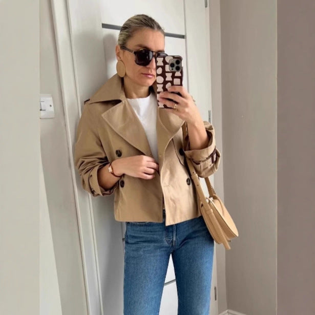 Damer elegant kort jacka med dubbelknappning och justerbart bälte Mirla-Eva Jonsson