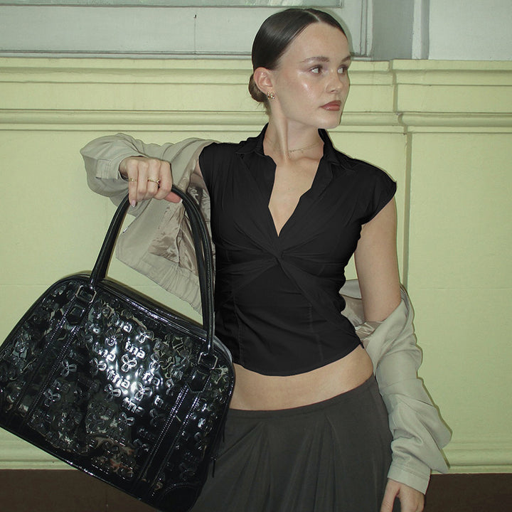 Damer elegant kortärmad blus med knutformad design Mirla-Eva Jonsson
