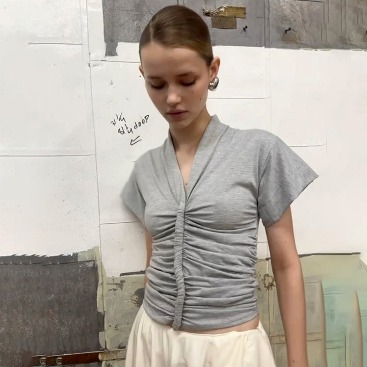 Damer elegant kortärmad topp med figurnära drapering Mirla-Eva Jonsson