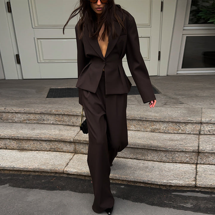 Damer elegant kostym med figursydd blazer och vida ben Mirla-Eva Jonsson