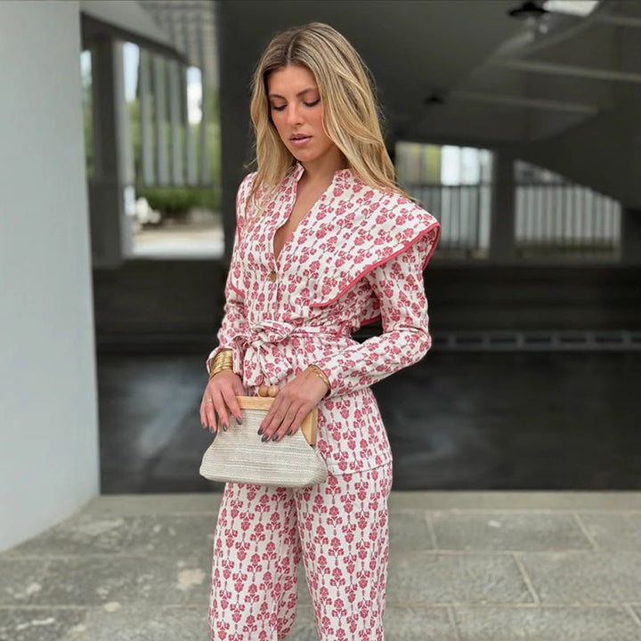 Damer elegant kostymset med blommigt mönster Mirla-Eva Jonsson