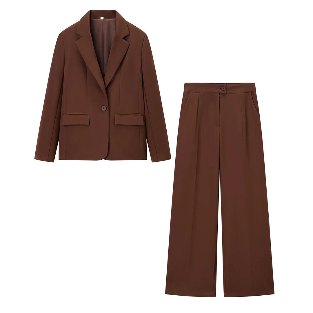 Damer elegant kostymset med figursydd blazer och vida byxor Mirla-Eva Jonsson