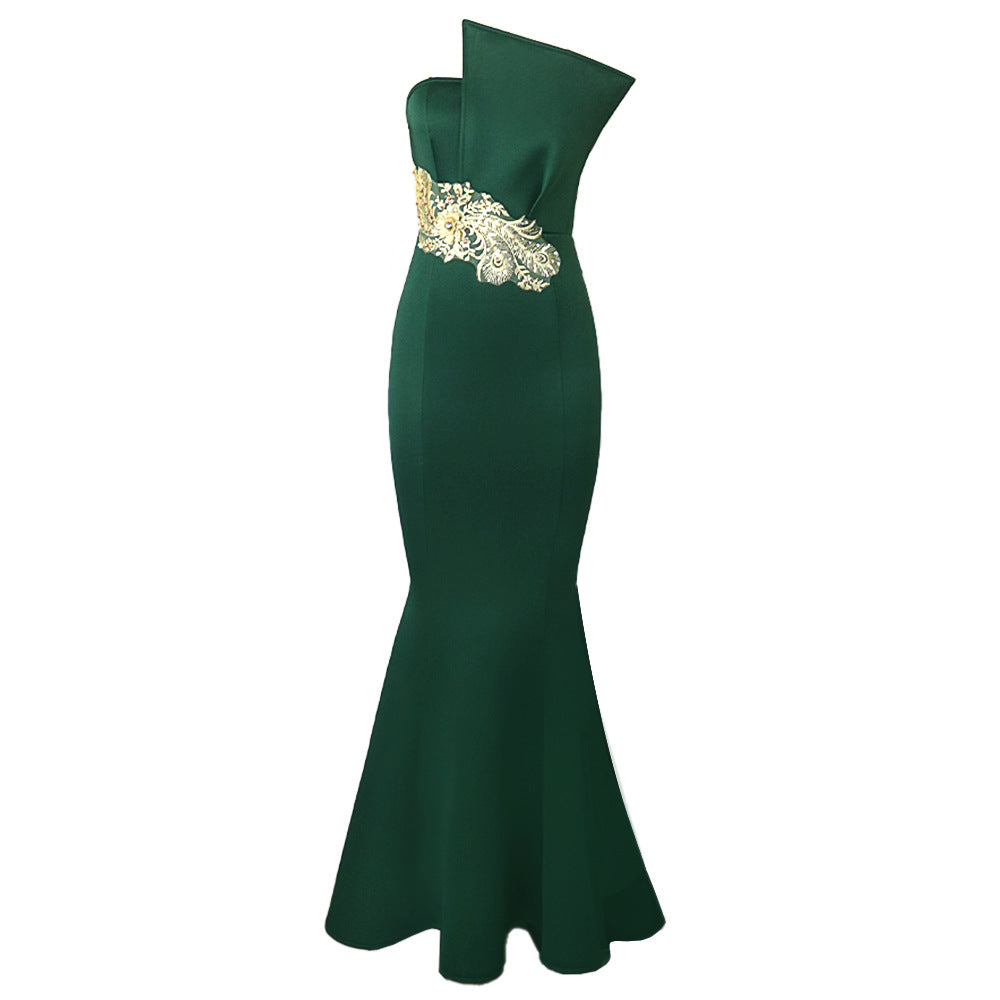 Damer elegant kvällsklänning med asymmetrisk design och konstfull broderi Mirla-Eva Jonsson