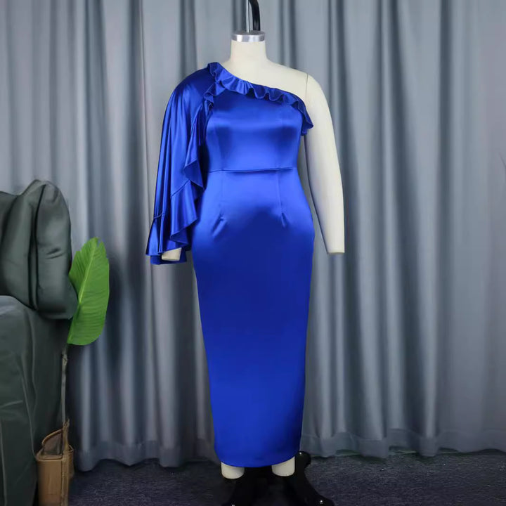 Damer elegant kvällsklänning med asymmetrisk volangärm Mirla-Eva Jonsson