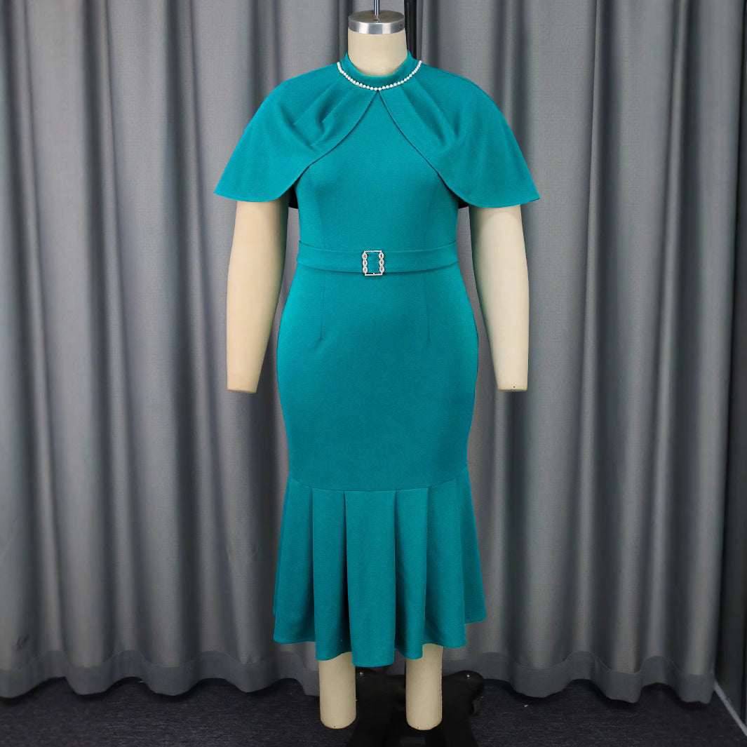 Damer elegant kvällsklänning med snygg cape och figurnära silhuett Mirla-Eva Jonsson