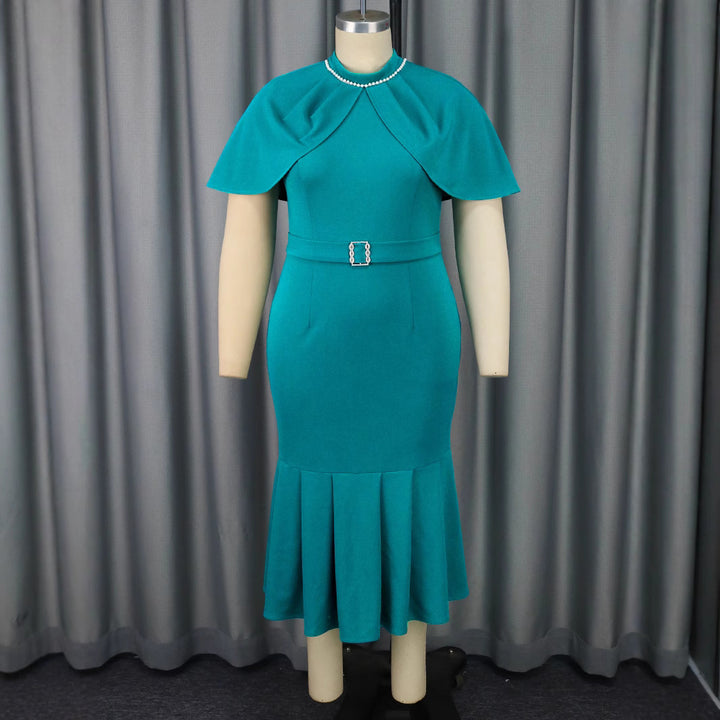 Damer elegant kvällsklänning med snygg cape och figurnära silhuett Mirla-Eva Jonsson