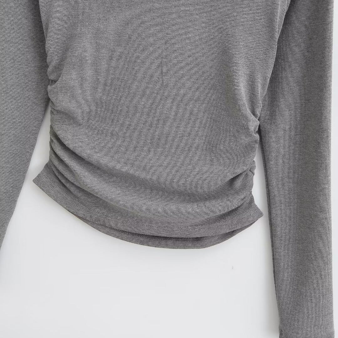 Damer elegant långärmad topp med off-shoulder design och raffinerad volangdetalj Mirla-Eva Jonsson