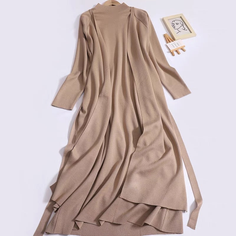 Damer elegant långrock med asymmetrisk skärning och hög krage Mirla-Eva Jonsson