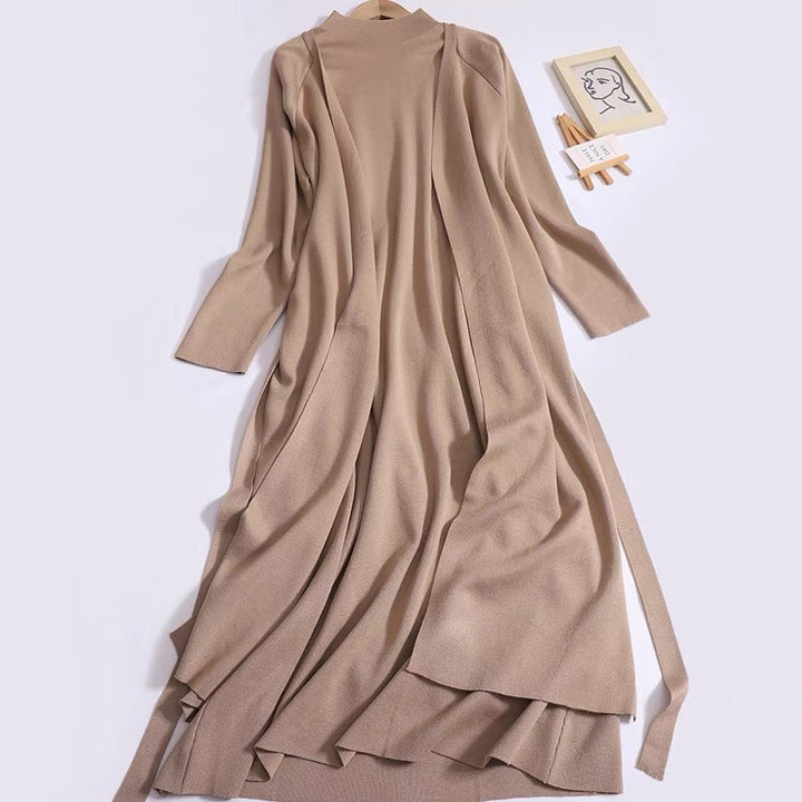 Damer elegant långrock med asymmetrisk skärning och hög krage Mirla-Eva Jonsson